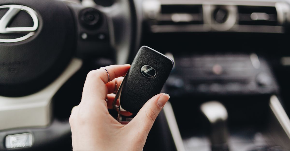 Toyota car key fob — Damian Keys & Doors Solutions