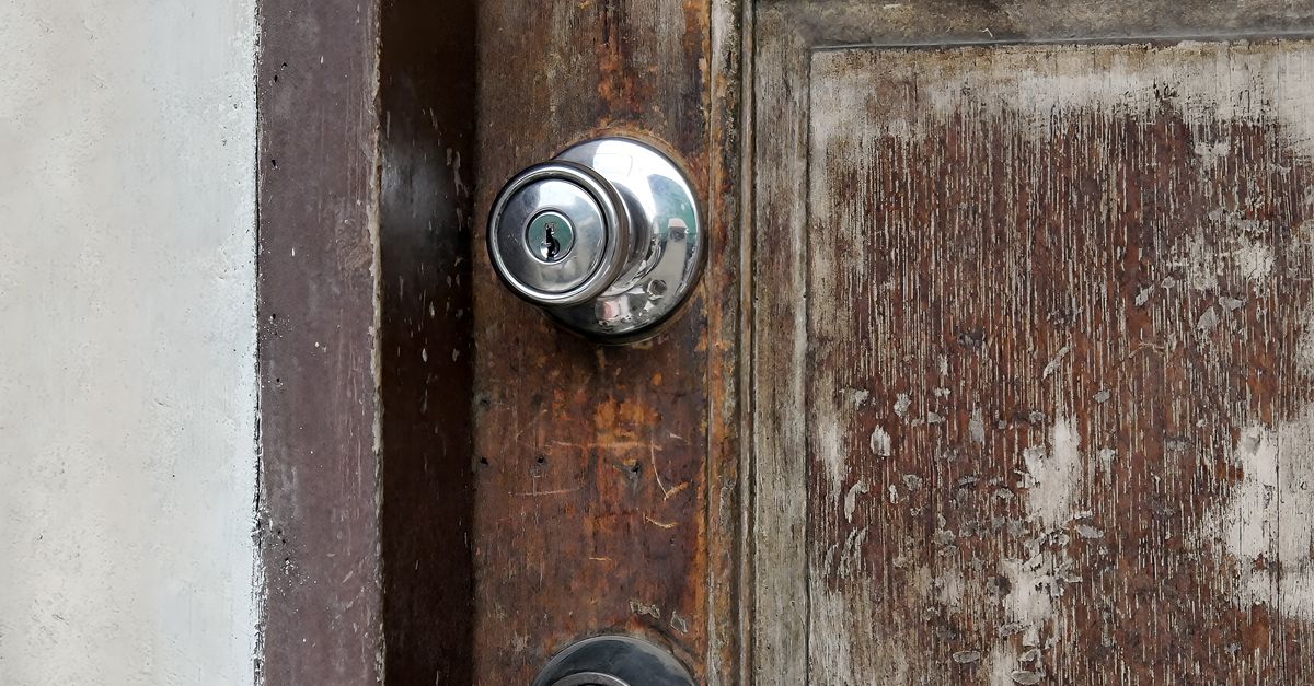 Locked Out in Toronto at 2 AM: Your Options Before You Break a Window — Damian Keys & Doors Solutions